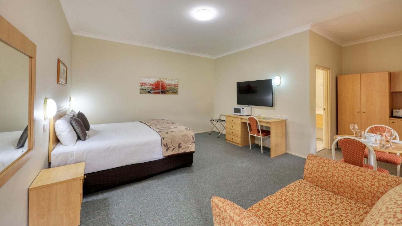 Country Gardens Motor Inn Cowra Ngoại thất bức ảnh