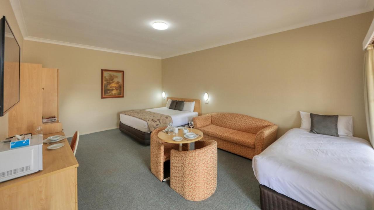Country Gardens Motor Inn Cowra Ngoại thất bức ảnh