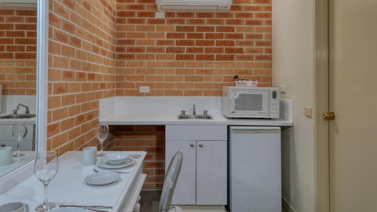 Country Gardens Motor Inn Cowra Ngoại thất bức ảnh